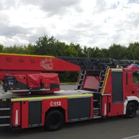 Hubrettungsfahrzeug Gelenkdrehleiter mit Rettungskorb